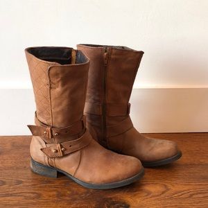 Cute mid rise boots. Worn once!